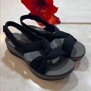 Clarks Collection Cloudsteppers Soft Knit Valcro Closure Sandals Size 8.5